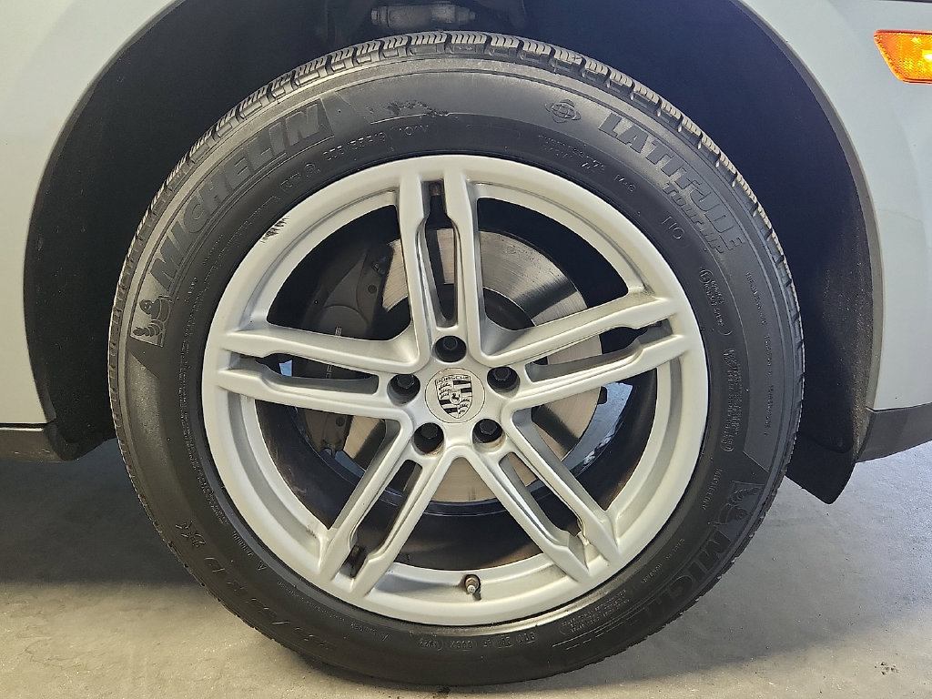 Used 2019 Porsche Macan AWD/4WD image 10
