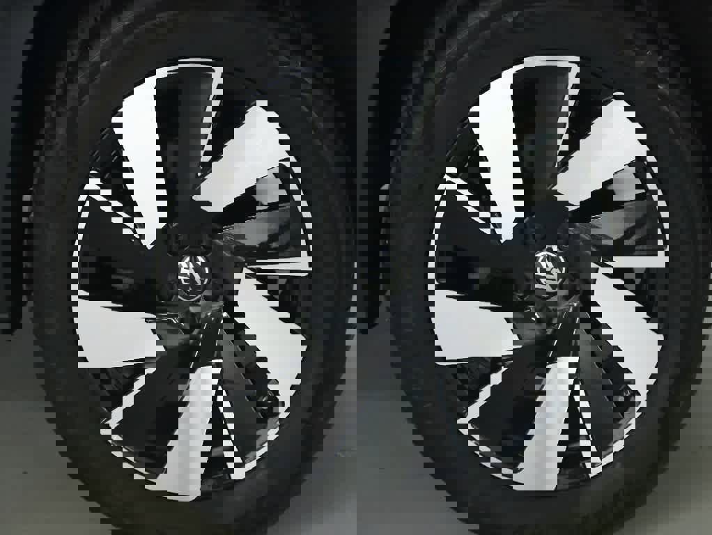 Used 2024 Volkswagen Atlas Cross Sport SE image 38