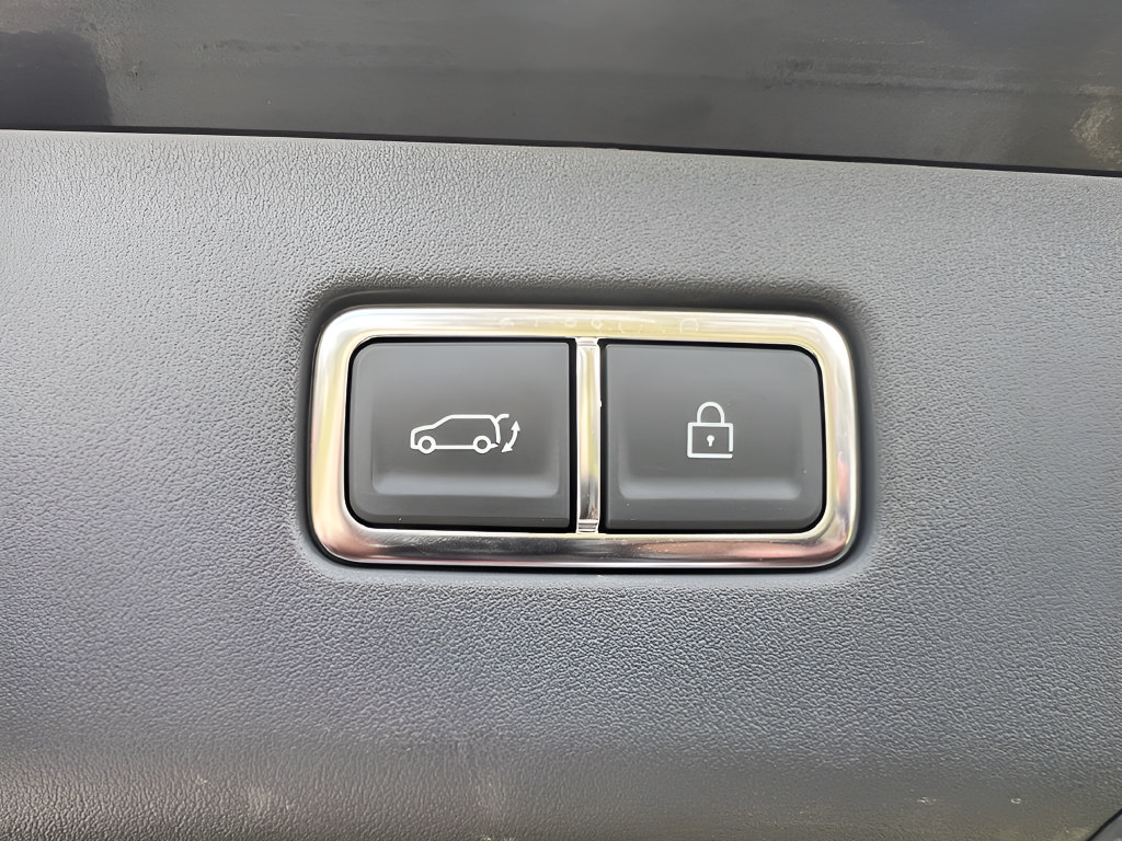 Used 2024 Kia EV9 Land AWD/4WD image 11
