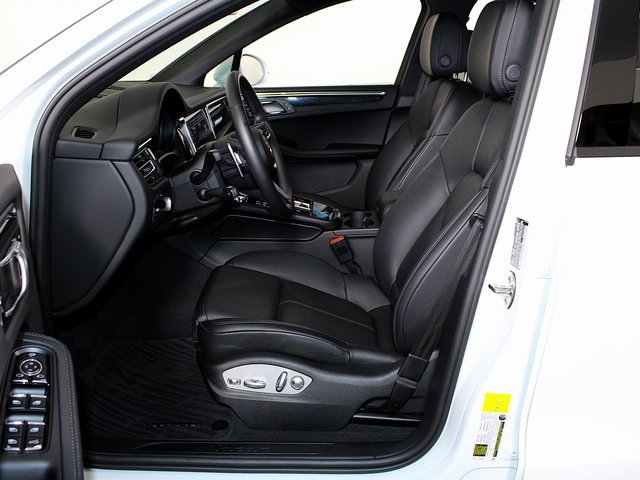 Used 2025 Porsche Macan image 5