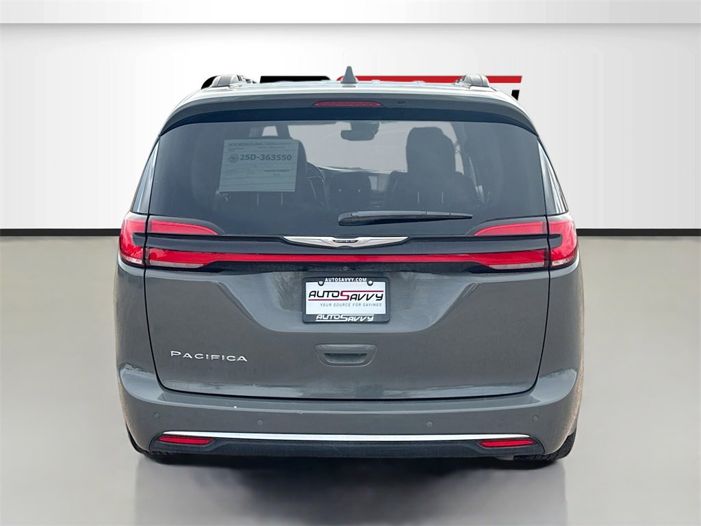 Used 2022 Chrysler Pacifica Touring-L image 6