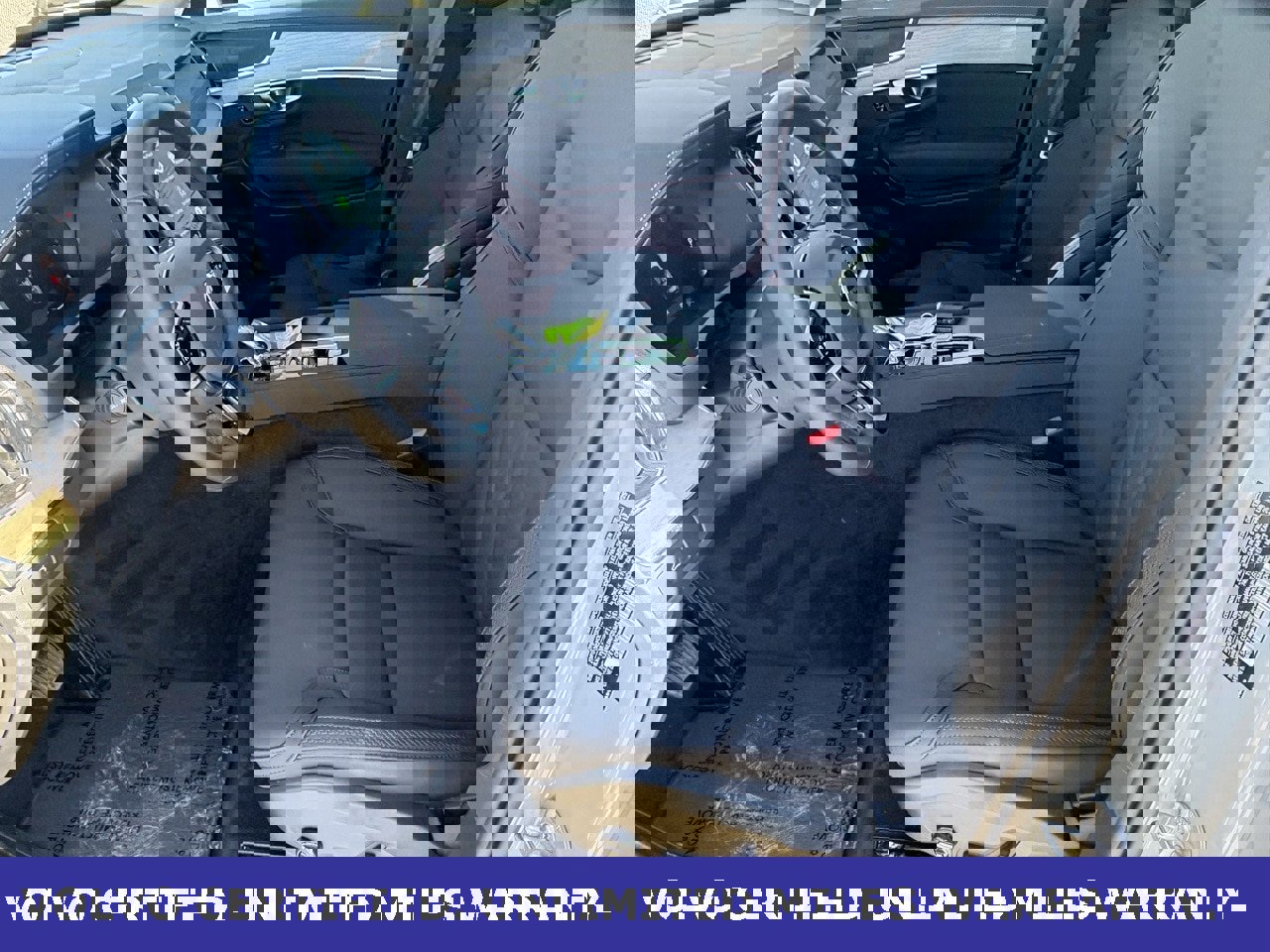 Certified 2025 Volvo XC90 B6 Plus image 27