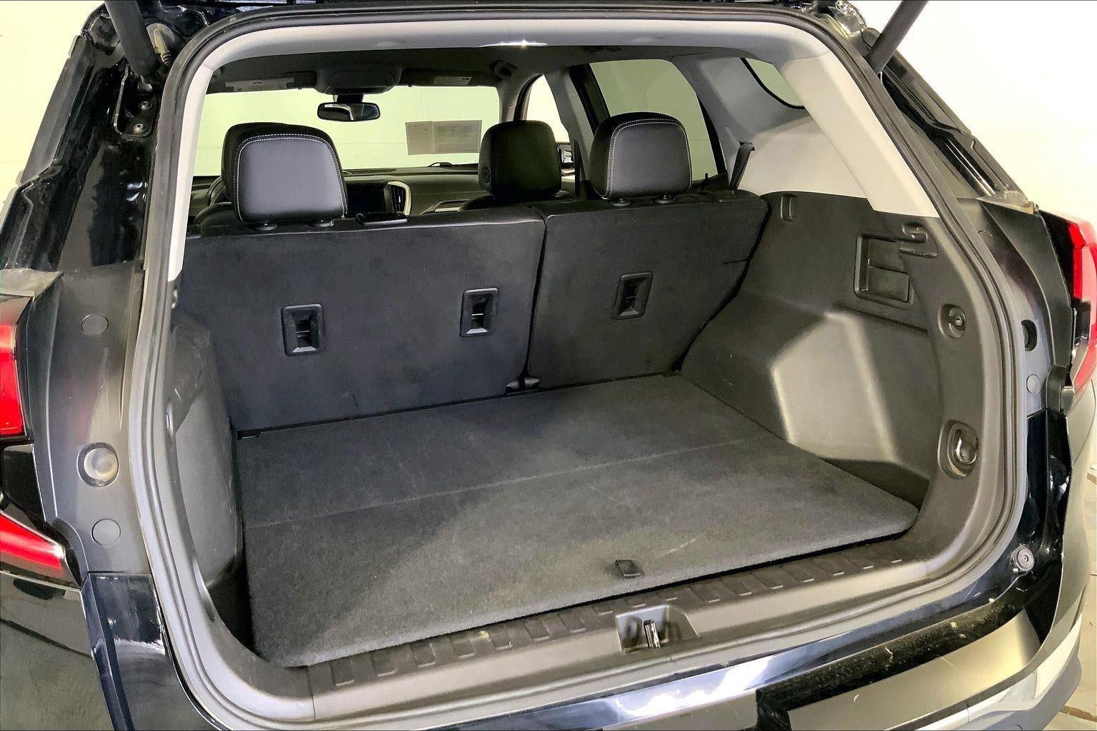 Used 2024 GMC Terrain SLT FWD image 4