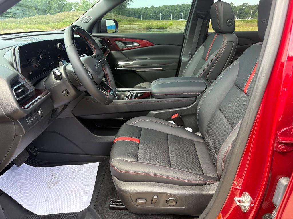 Used 2025 Chevrolet Traverse RS w/ LPO, Floor Liner Package FWD image 16