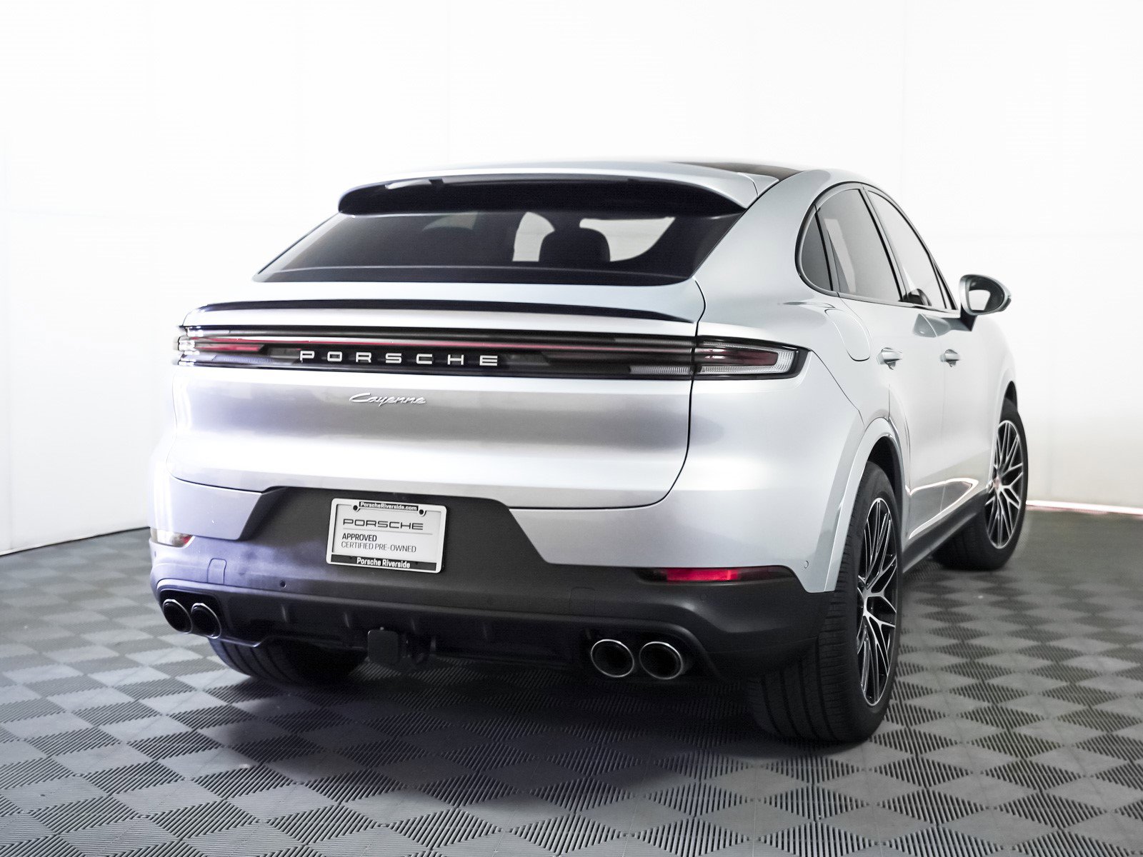 Used 2025 Porsche Cayenne Coupe image 10