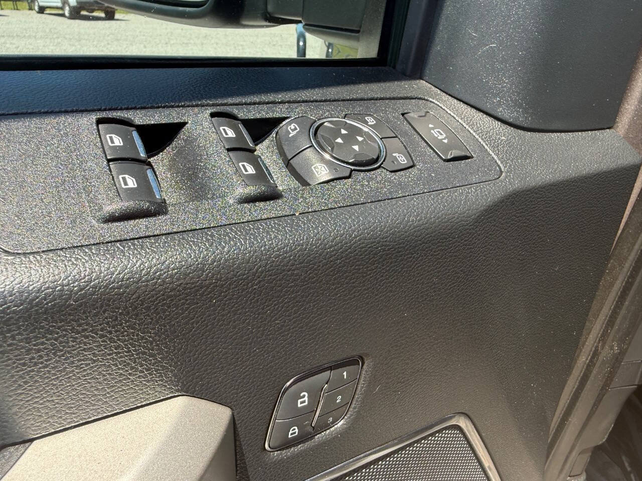 Used 2019 Ford F350 Lariat w/ Lariat Value Package AWD/4WD image 19