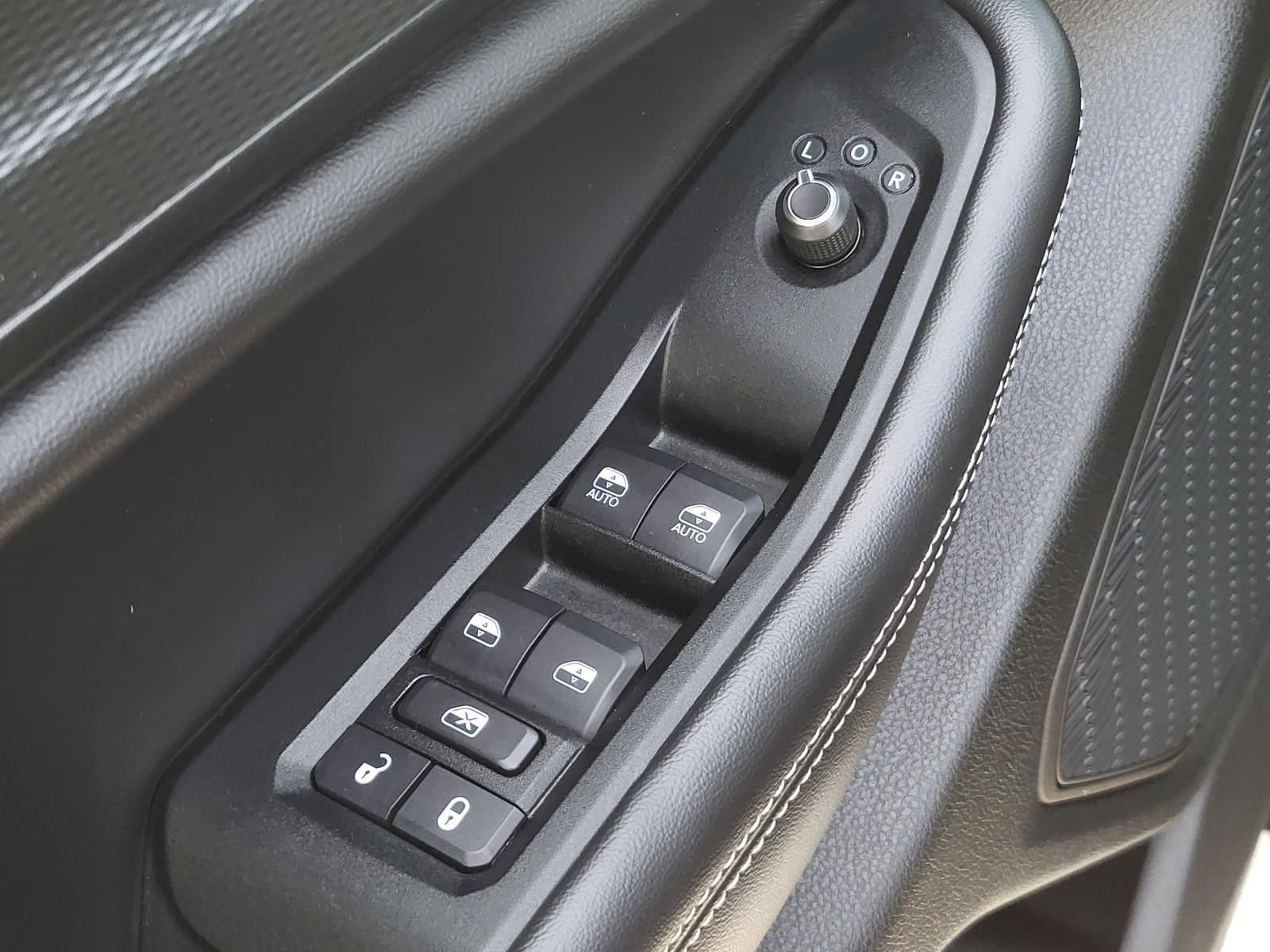 Used 2025 Jeep Grand Cherokee L Altitude RWD image 18