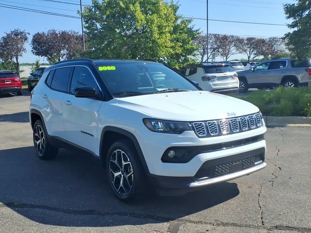 Used 2025 Jeep Compass Limited AWD/4WD image 3