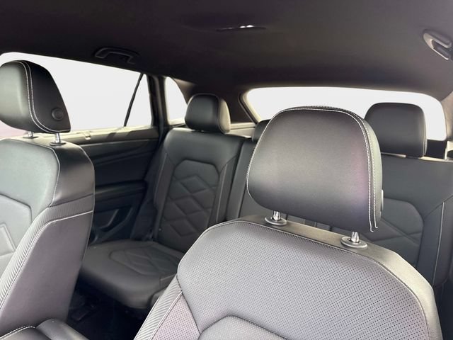 Used 2024 Volkswagen Atlas Cross Sport SE AWD/4WD image 17