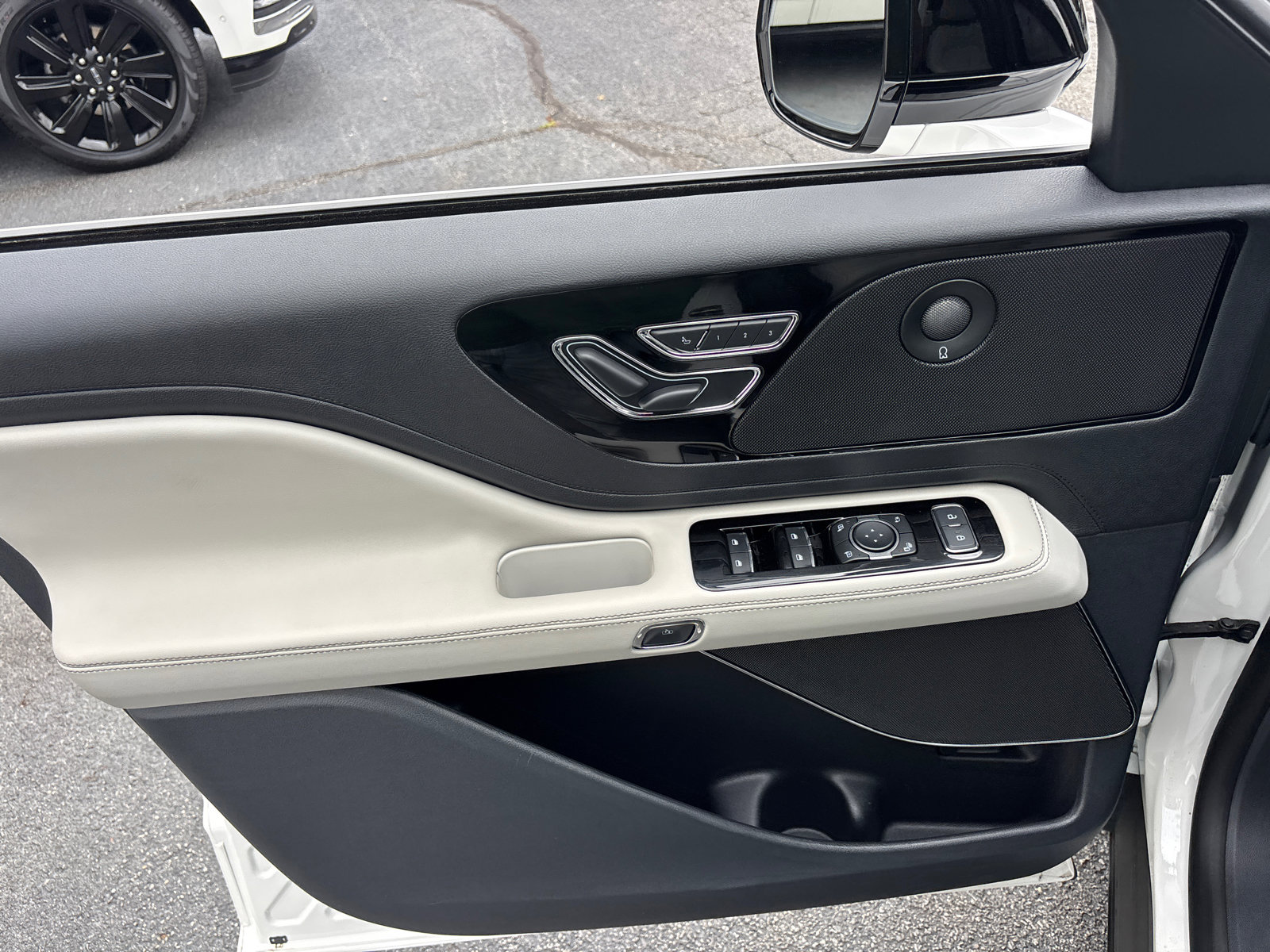 New 2025 Lincoln Aviator Reserve w/ Illumination Package image 11