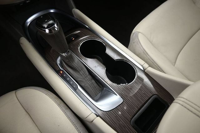 Used 2020 Chevrolet Malibu LT w/ Leather Package FWD image 16