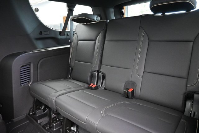 New 2026 Chevrolet Suburban Premier w/ Sun And Tow Package AWD/4WD image 17