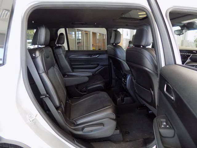 New 2024 Jeep Grand Cherokee L Altitude AWD/4WD image 24
