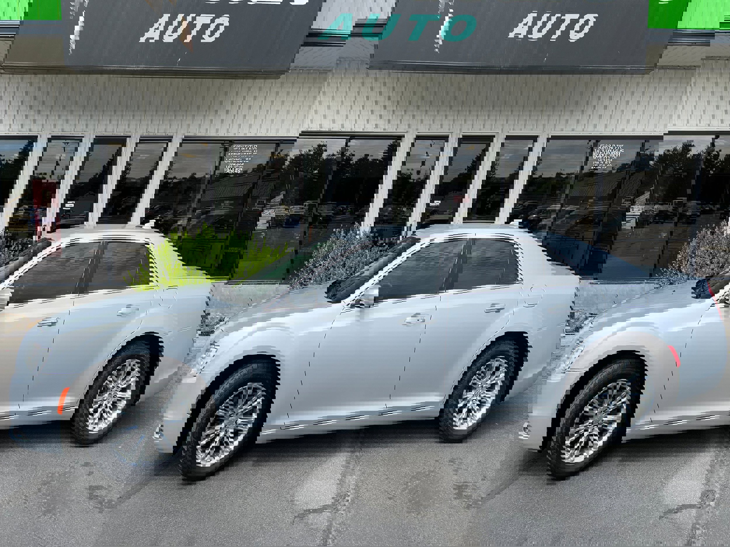 Used 2020 Chrysler 300 Touring L w/ Quick Order Package 2EF image 1