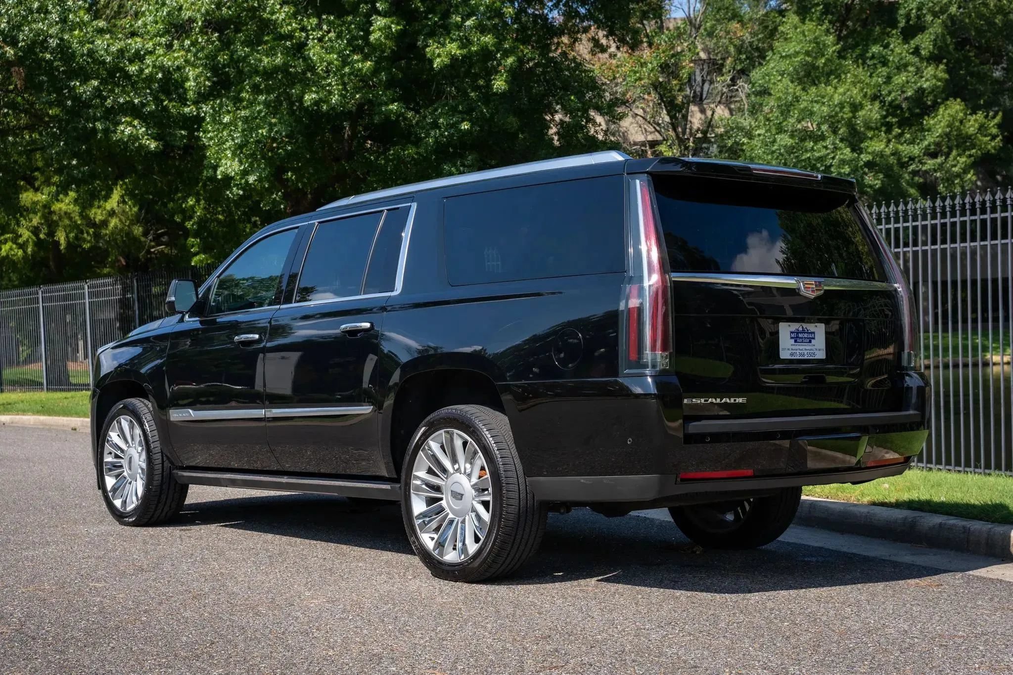 Used 2020 Cadillac Escalade ESV Platinum AWD/4WD image 8