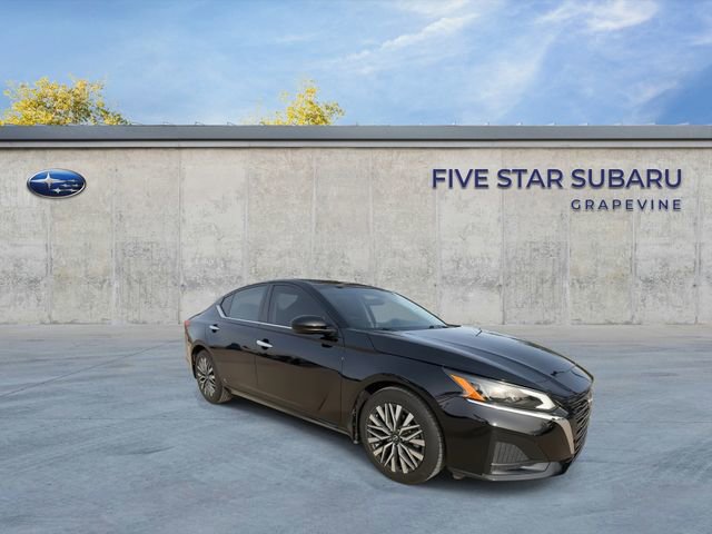 Used 2023 Nissan Altima 2.5 SV image 2