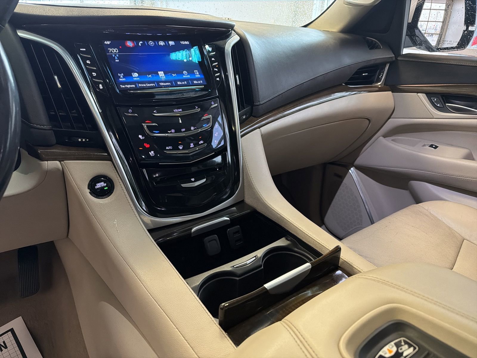 Used 2020 Cadillac Escalade ESV Luxury image 25