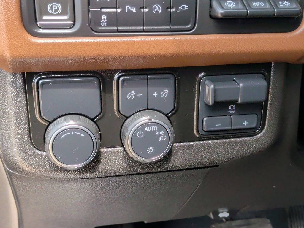 Used 2021 Chevrolet Tahoe High Country w/ Premium Package RWD image 17