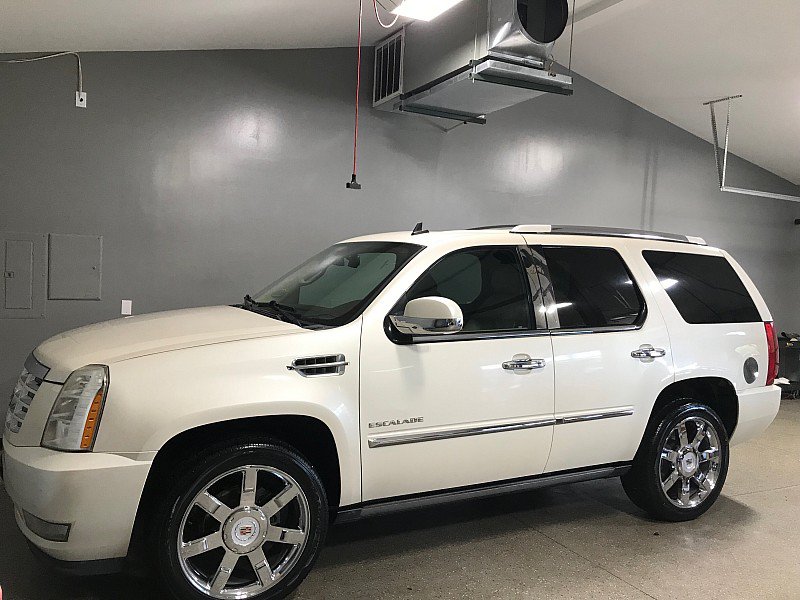 Used 2010 Cadillac Escalade Premium AWD/4WD image 7