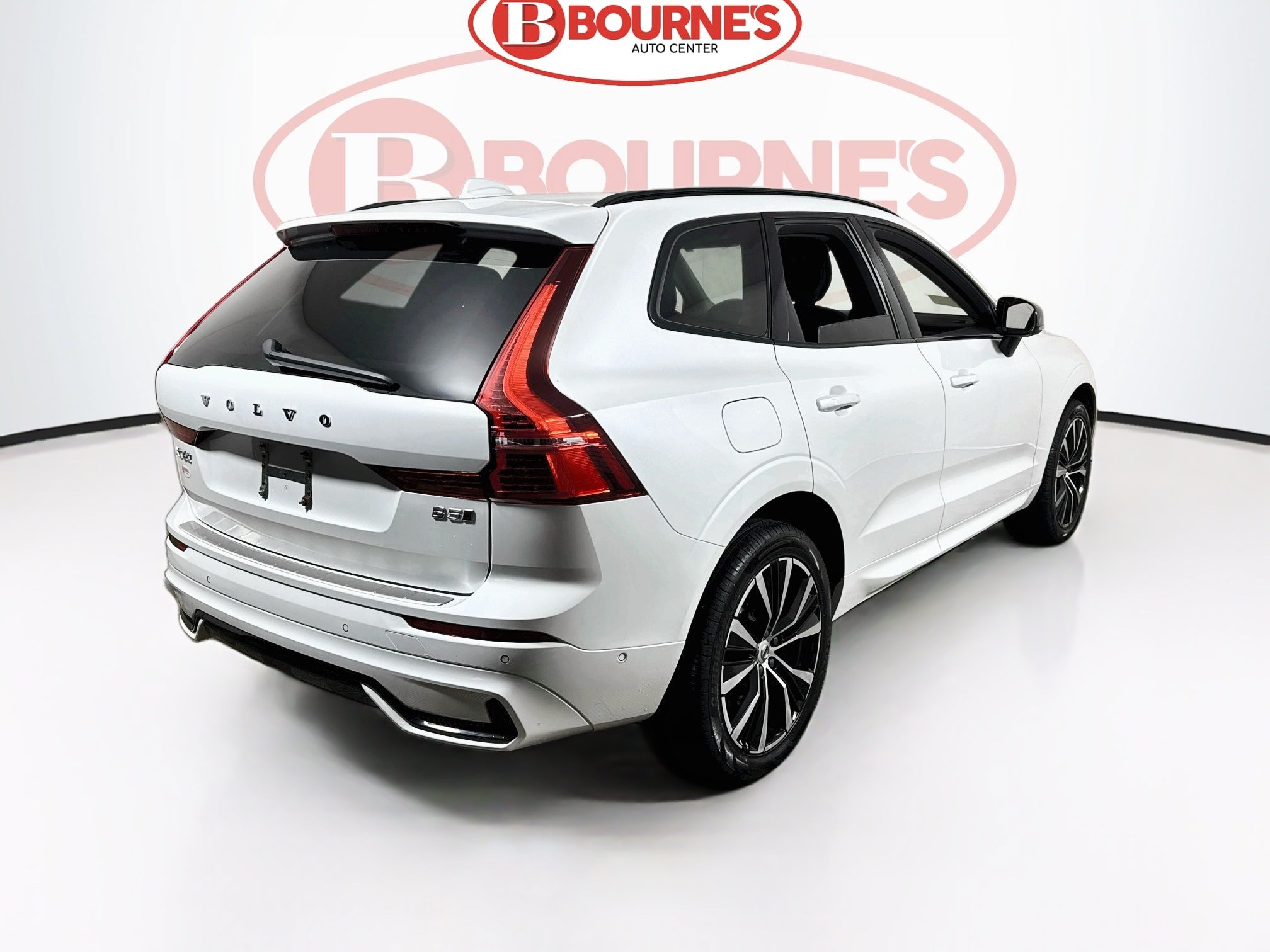 Used 2024 Volvo XC60 B5 Plus w/ Protection Package Premier AWD/4WD image 11