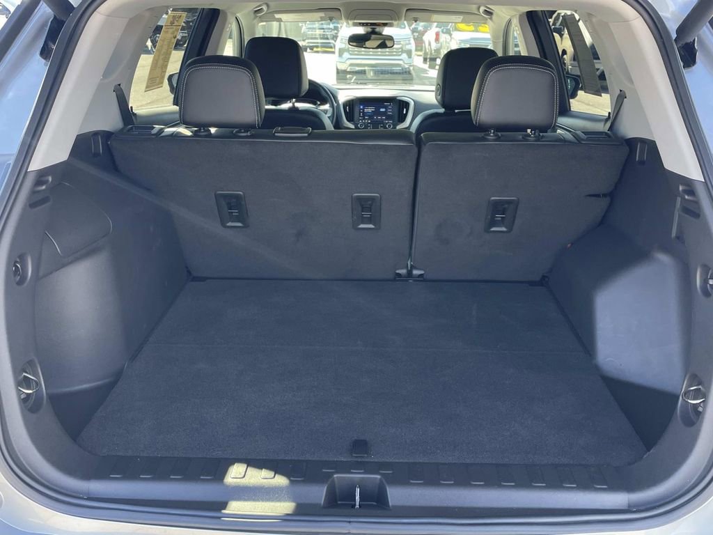 Used 2023 GMC Terrain SLT w/ Tech Package image 11