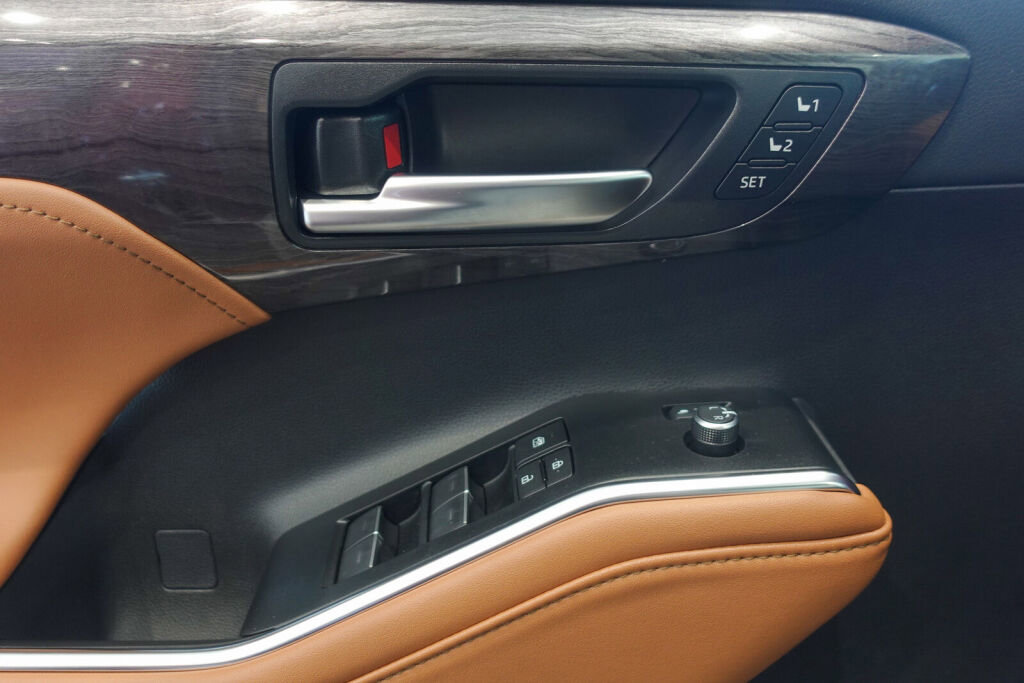 New 2026 Toyota Highlander Platinum image 15