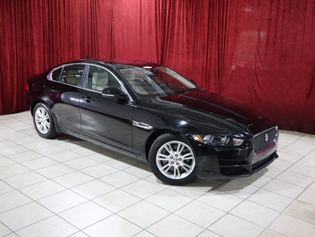 Used 2019 Jaguar XE Premium RWD image 2
