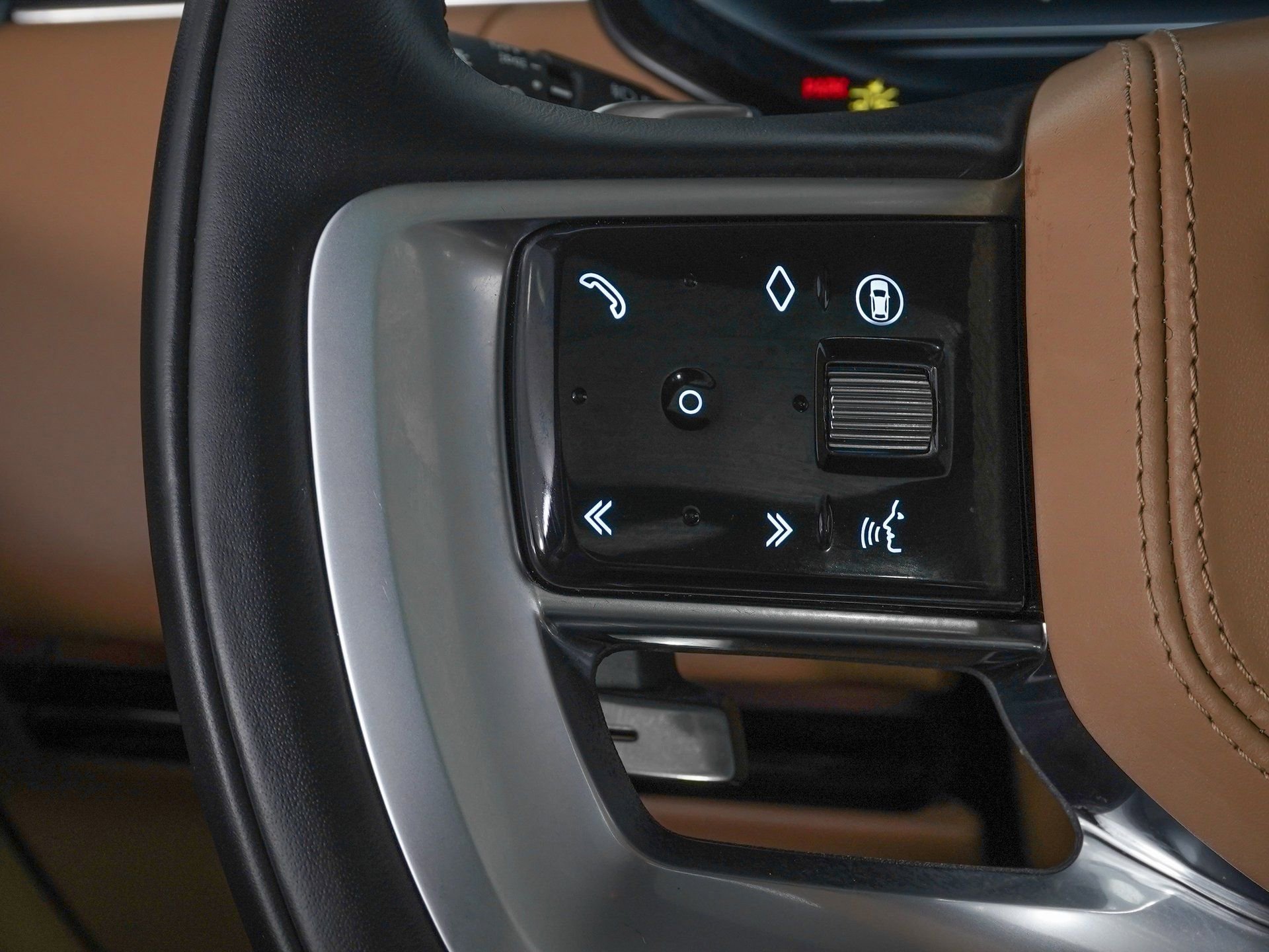 Used 2025 Land Rover Range Rover SE image 21