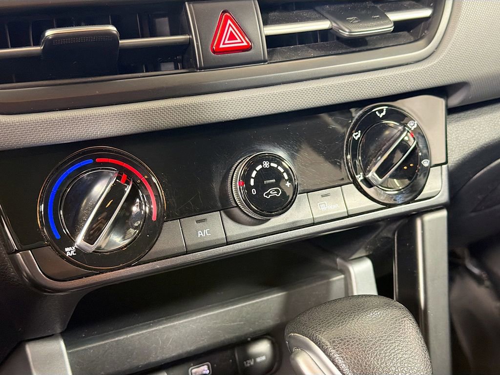 Used 2025 Kia Seltos LX AWD/4WD image 17