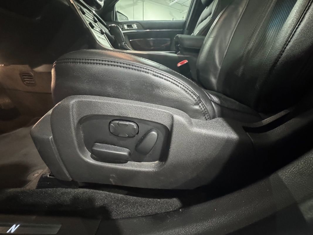 Used 2012 Lincoln MKS AWD image 11