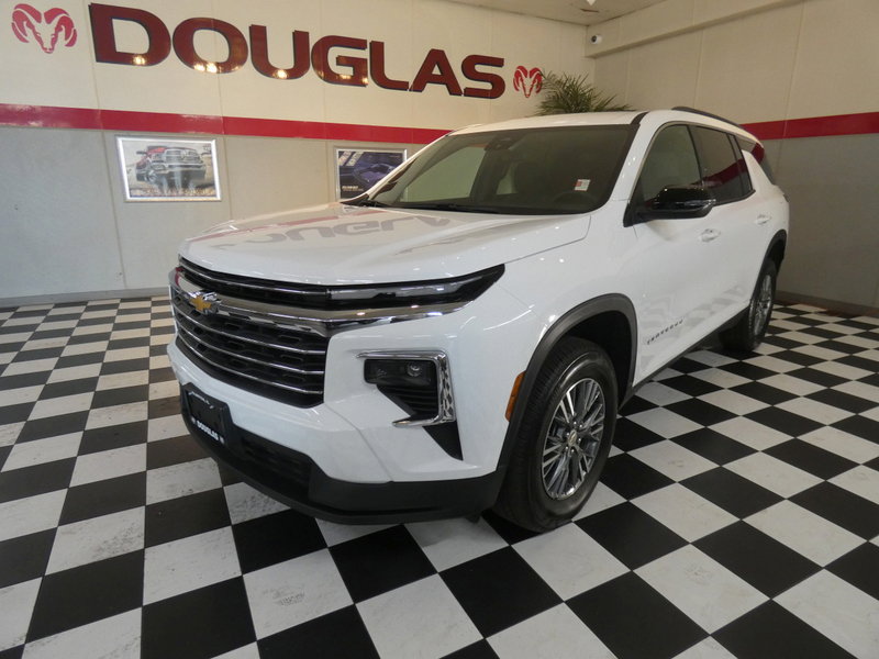 Used 2025 Chevrolet Traverse LT