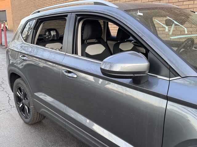 New 2025 Volkswagen Taos SEL image 6