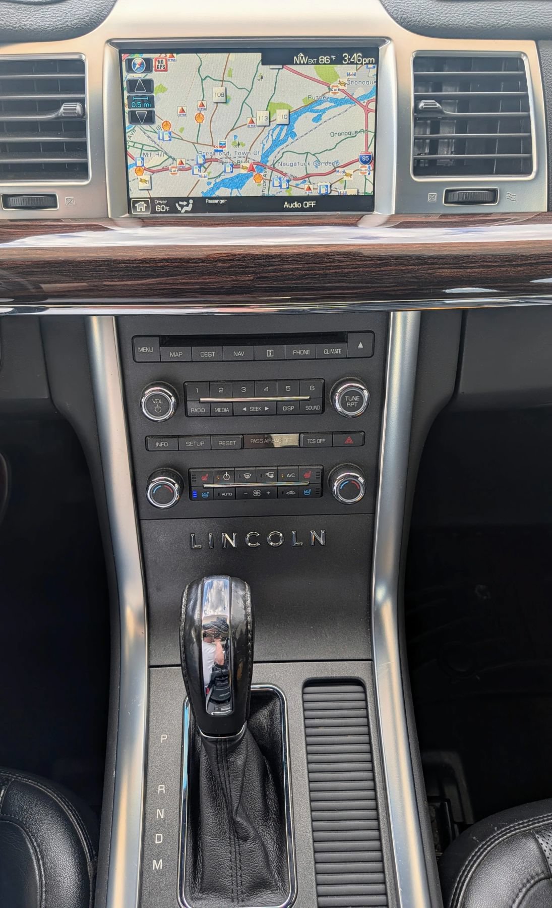 Used 2012 Lincoln MKS AWD image 10