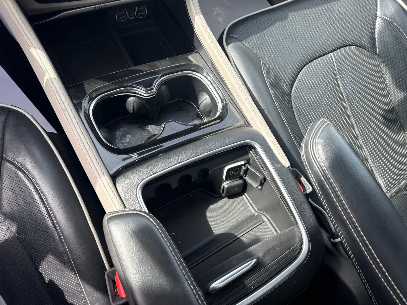 Used 2024 Chrysler Pacifica Limited image 23
