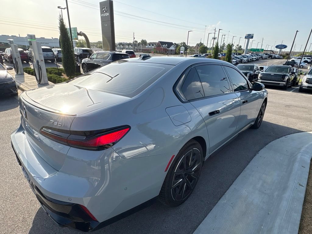 Used 2023 BMW 760i xDrive w/ Executive Package AWD/4WD image 19