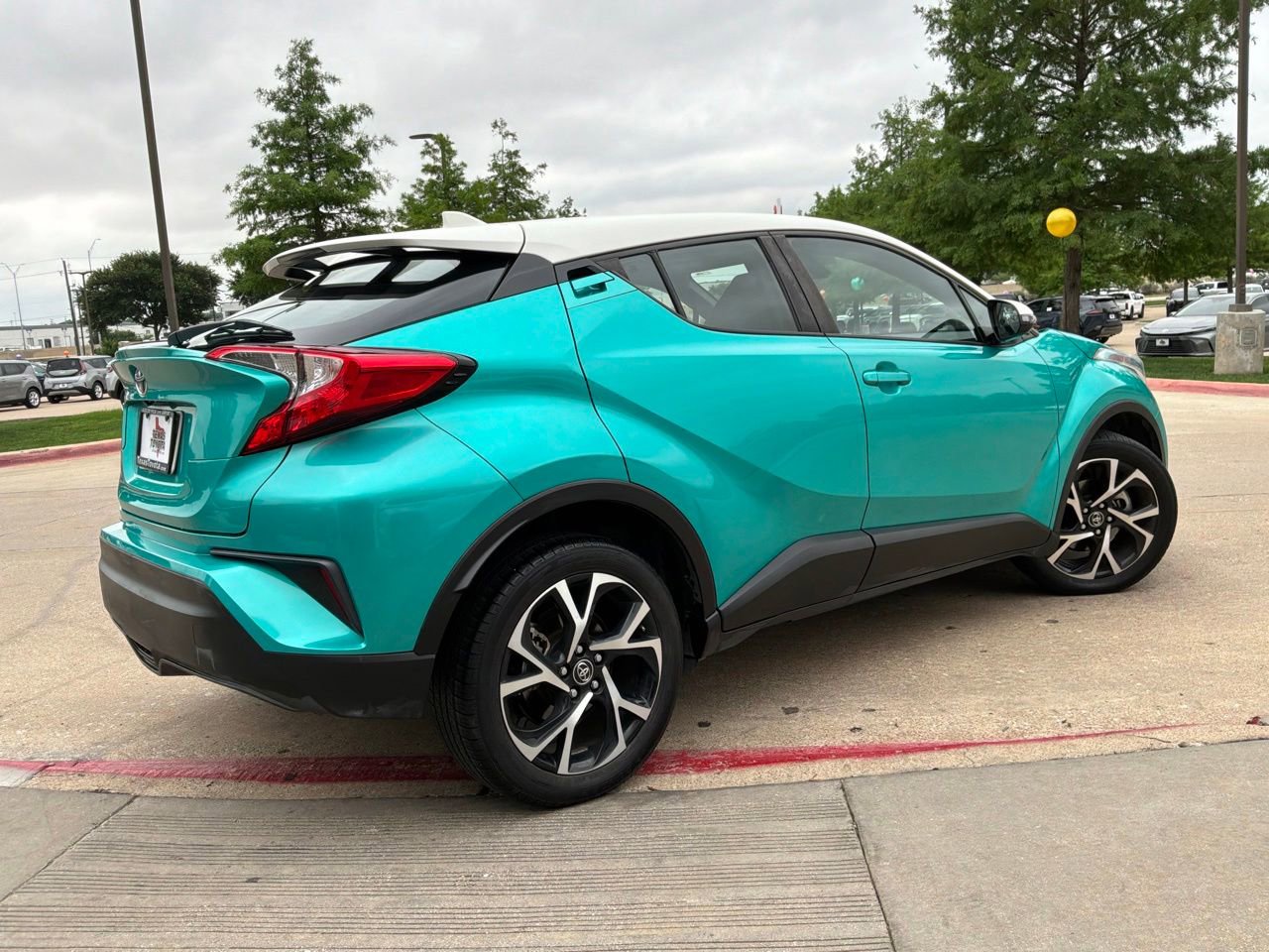 Used 2018 Toyota C-HR XLE FWD image 6