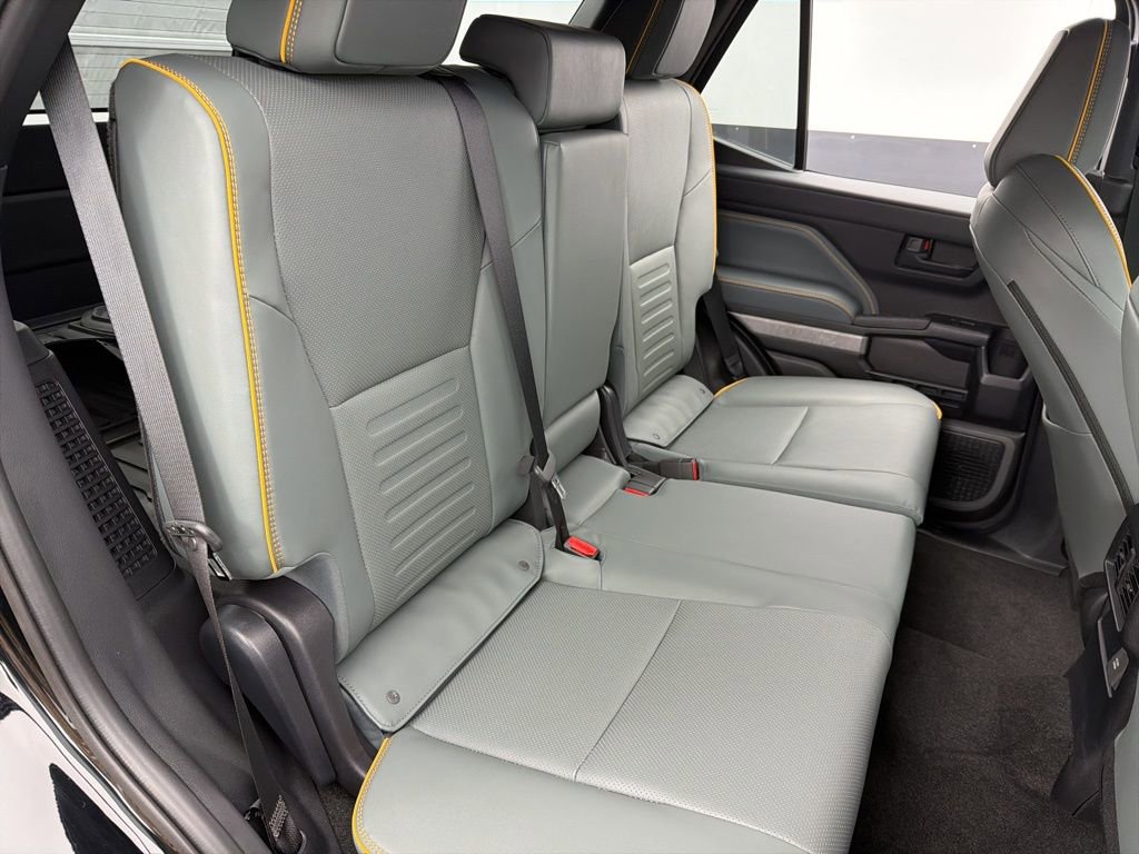 Used 2025 Toyota 4Runner Trailhunter image 28