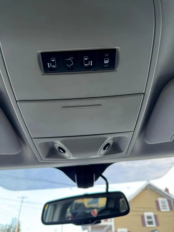 Used 2012 Chrysler Town & Country Touring-L w/ Entertainment Group #2 image 22