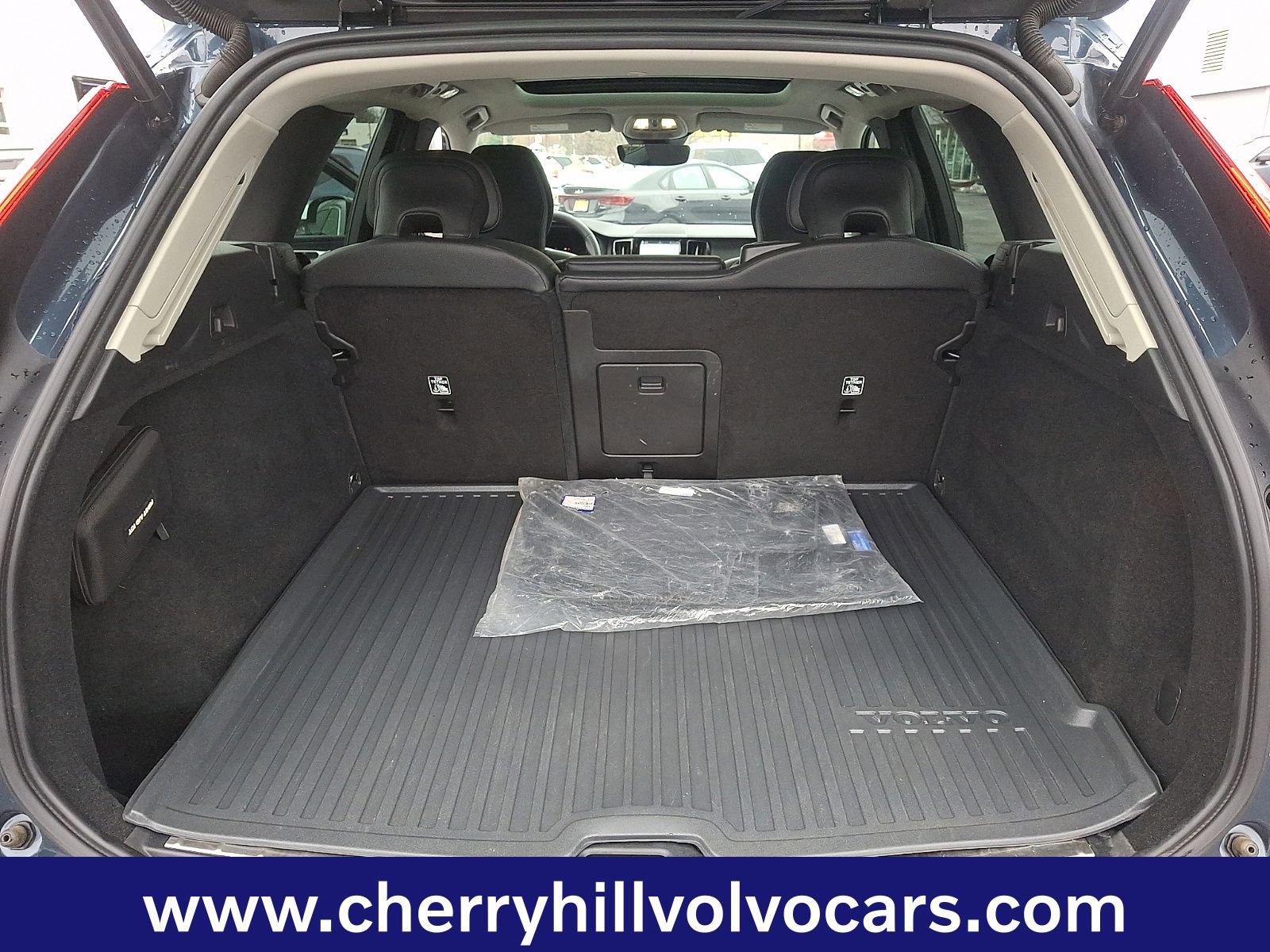 Certified 2023 Volvo XC60 B5 Plus w/ Climate Package image 29