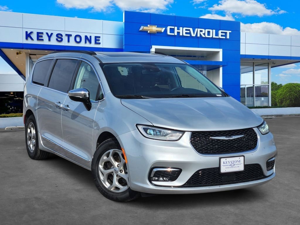 Used 2023 Chrysler Pacifica Limited FWD image 1