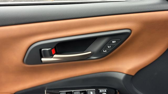 New 2025 Toyota Crown Signia Limited w/ Advanced Technology Package image 13