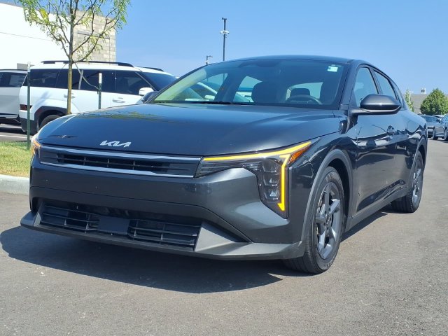 Used 2025 Kia K4 FWD image 3