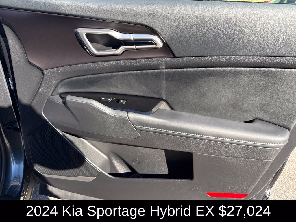 Used 2024 Kia Sportage EX AWD/4WD image 18