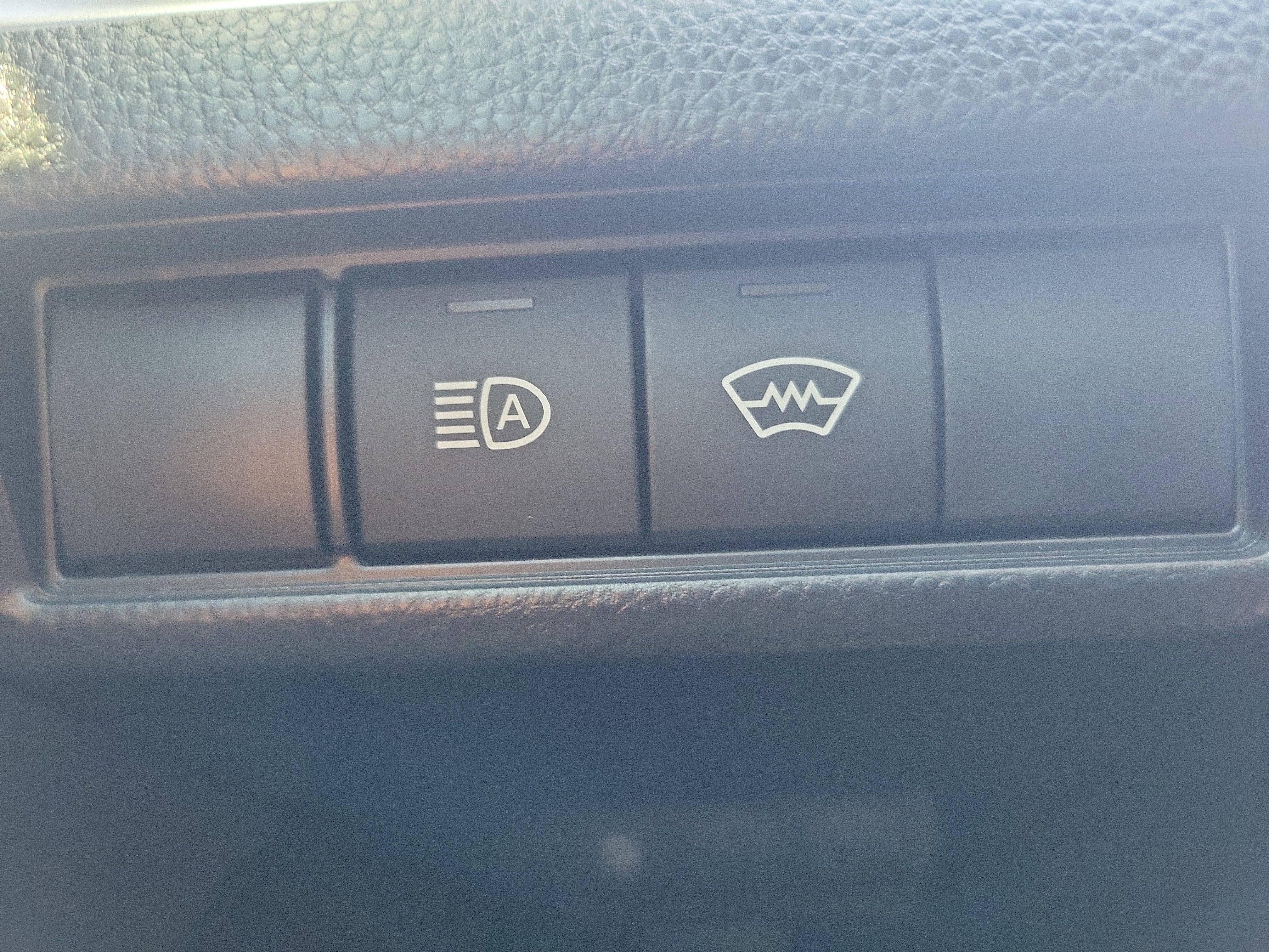 Used 2024 Toyota Prius LE FWD image 30