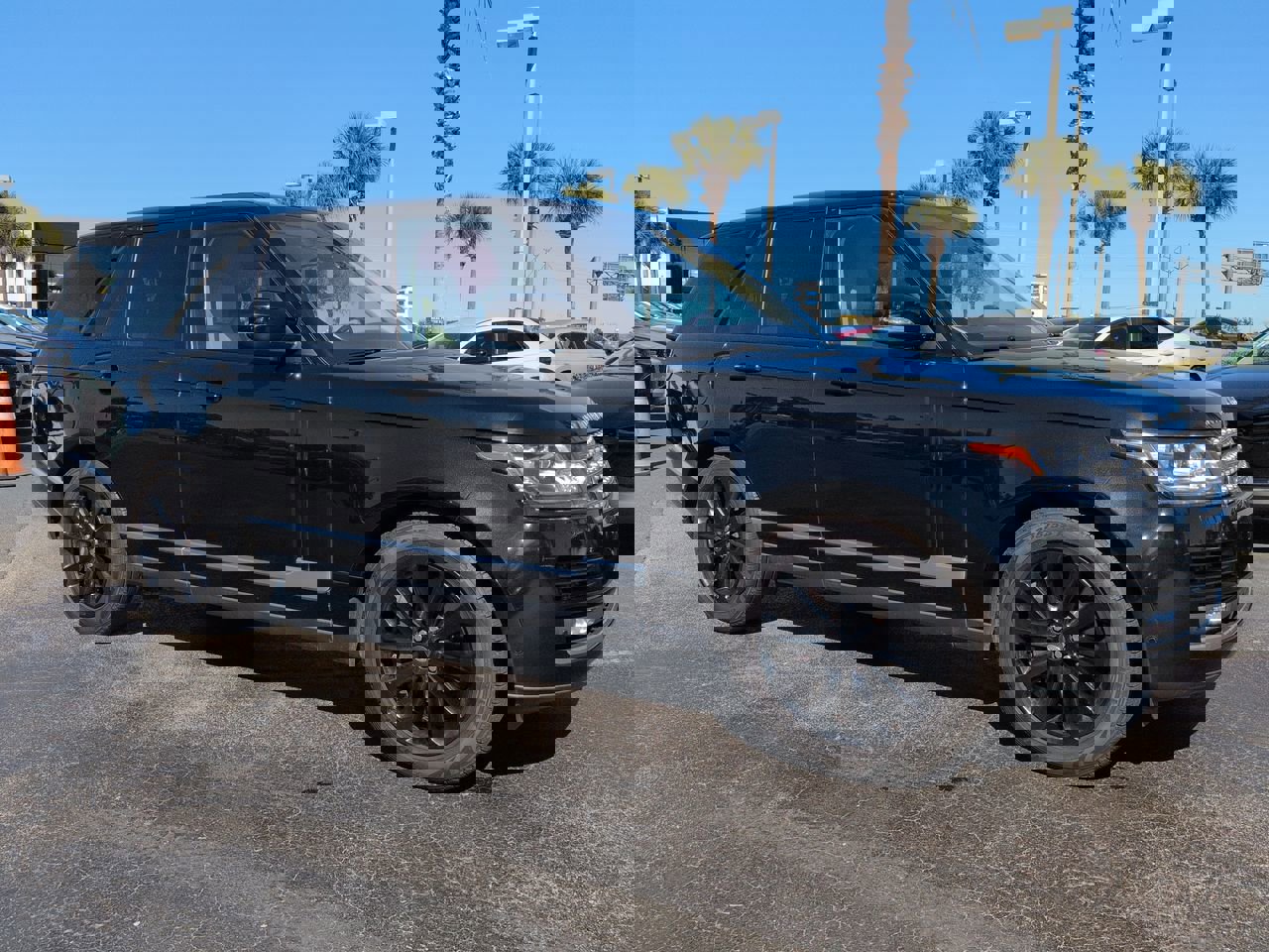 Used 2017 Land Rover Range Rover HSE image 2