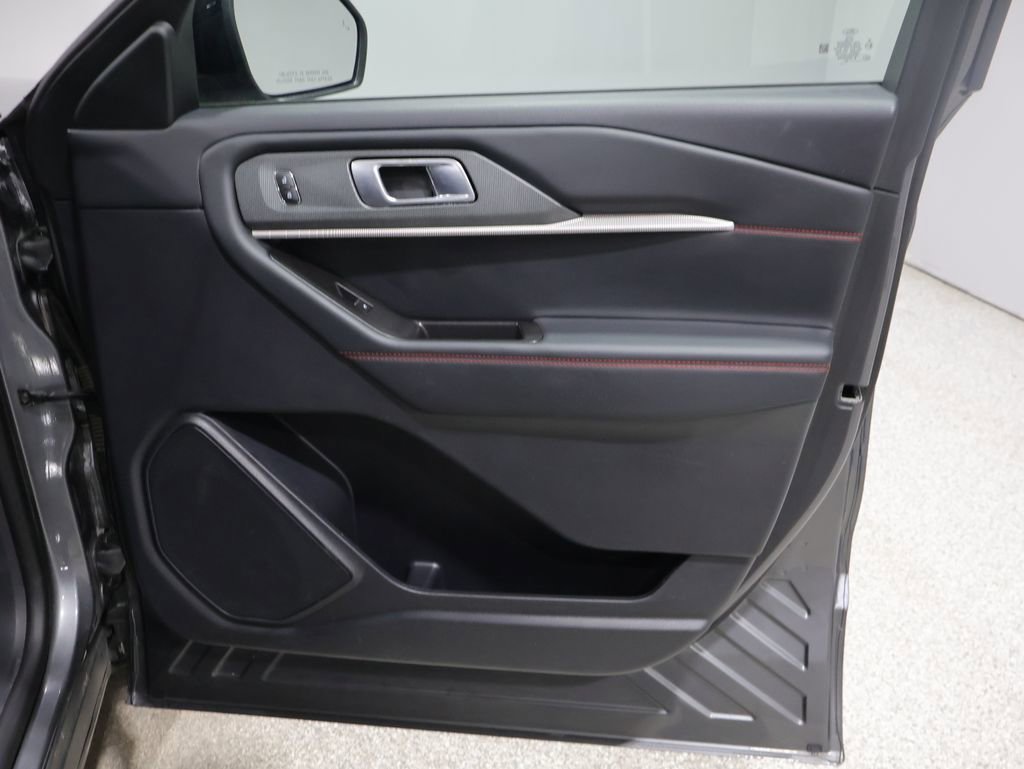 Used 2025 Ford Explorer ST-Line w/ ST-Line Street Pack AWD/4WD image 23