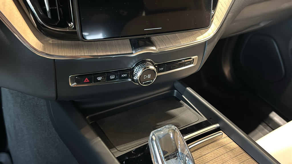 New 2027 Volvo XC60 B5 Plus AWD/4WD image 20
