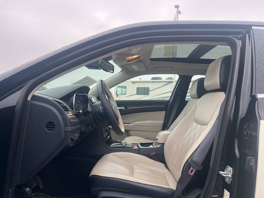 Used 2019 Chrysler 300 C w/ Sun, Sound & Nav Package image 11