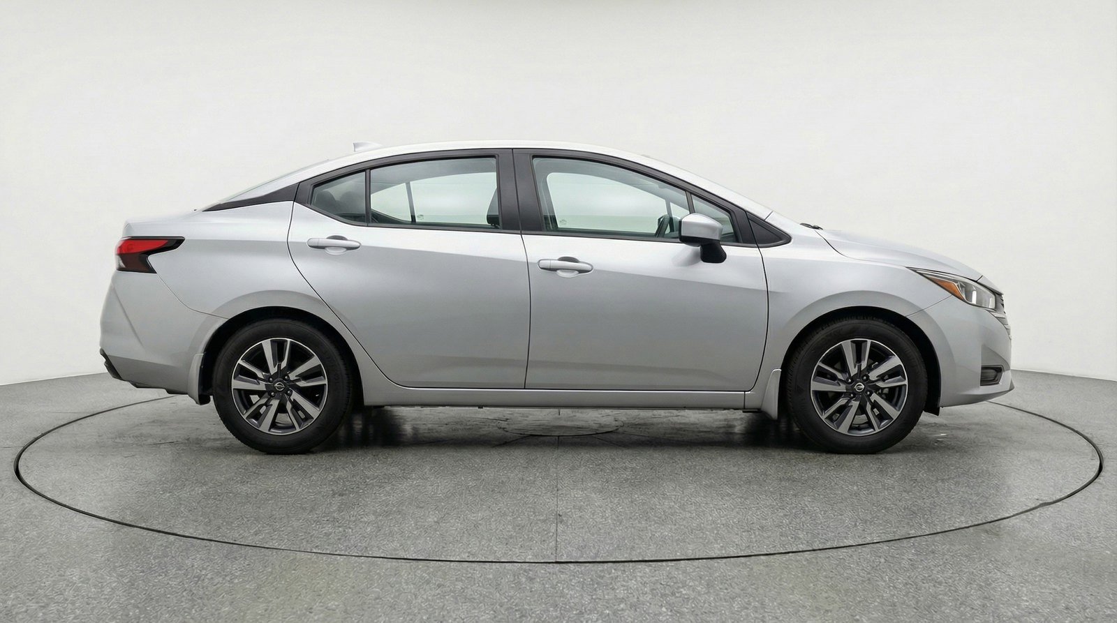 Used 2025 Nissan Versa SV image 8