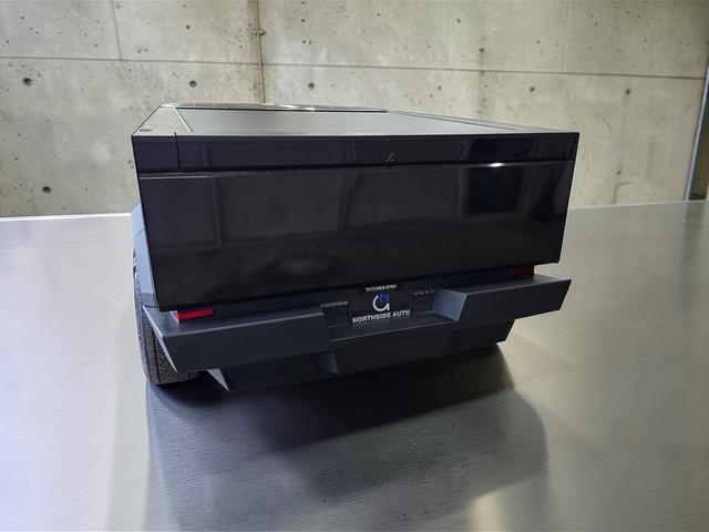 Used 2024 Tesla Cybertruck AWD Crew Cab image 6